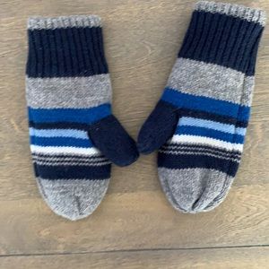 Baby Gap- kids mittens size M/L